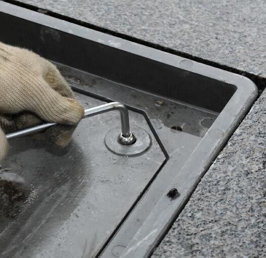 Vergrendelbaar met sleutel SMC Manhole Covers Zwart Corrosiebestendig Chemisch en roestbestendig
