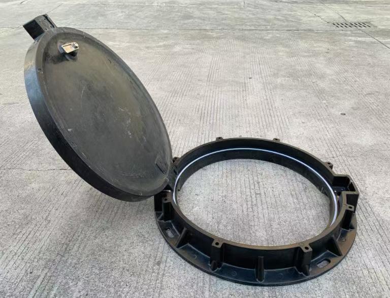 Lightweight Corrosion Resistant Non-Conductive FRP Manhole Cover for Secure Underground Access
