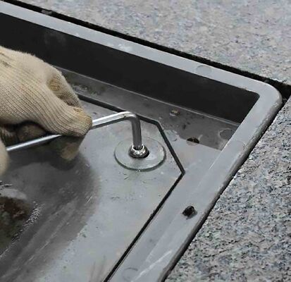 Elite Maintenance-Free Corrosion Resistant SMC Manhole Cover with Anti-Slip Surface for Public Utilities